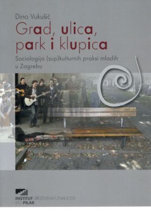 Grad, ulica, park i klupica